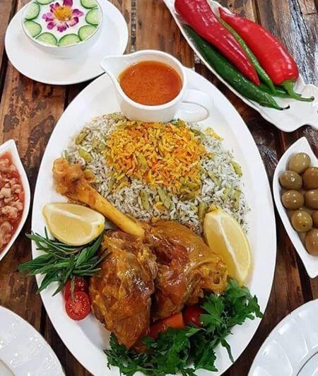چلو گوشت بره با سس زعفران